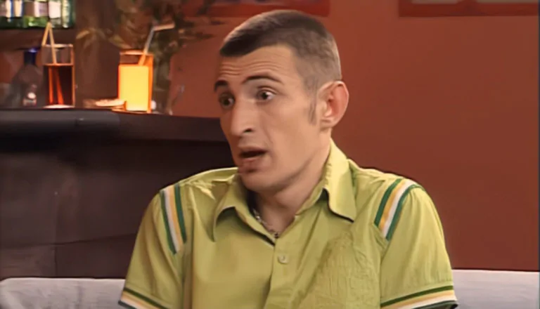 Момент из 14 серии 1 сезона